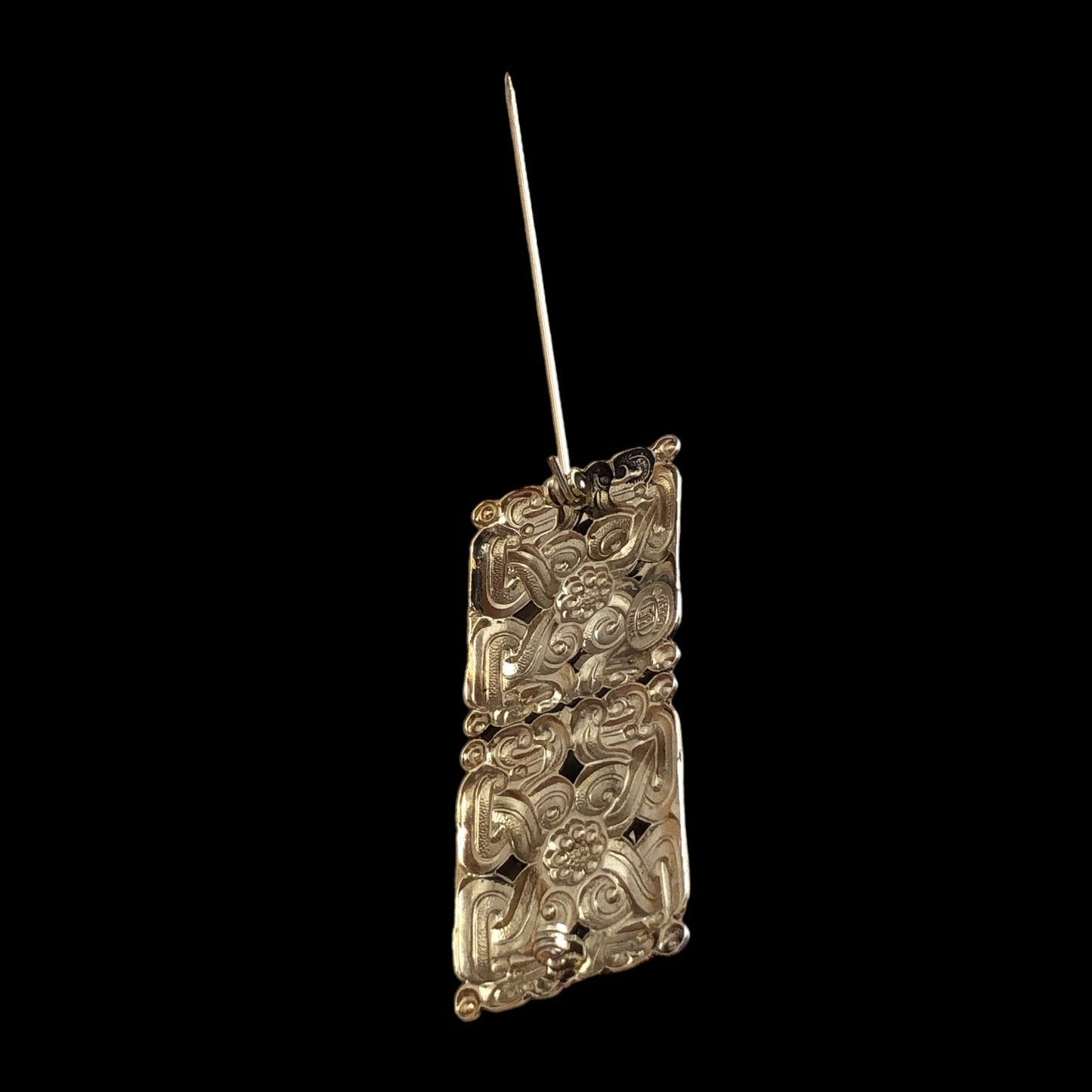 Brooch signed "Gil d’Agena"