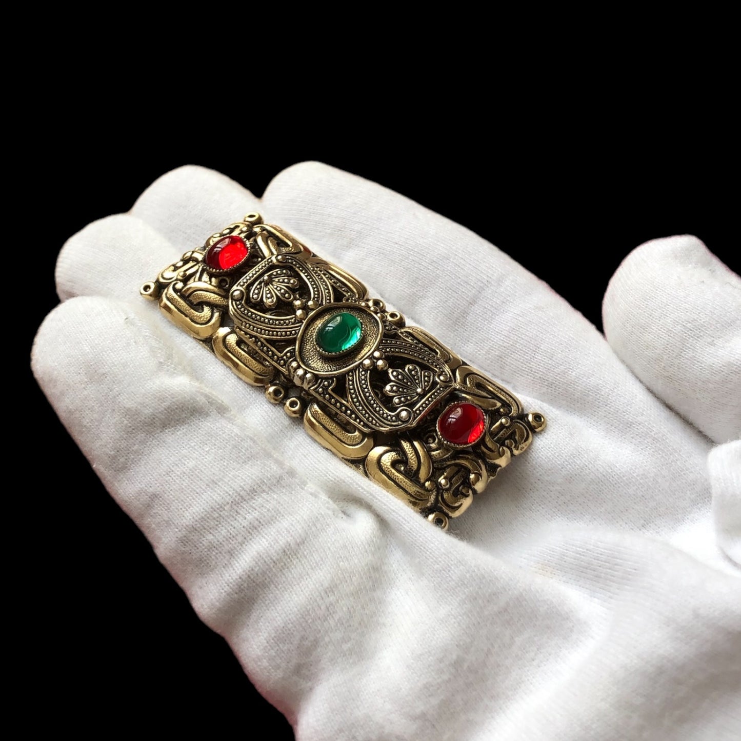 Brooch signed "Gil d’Agena"