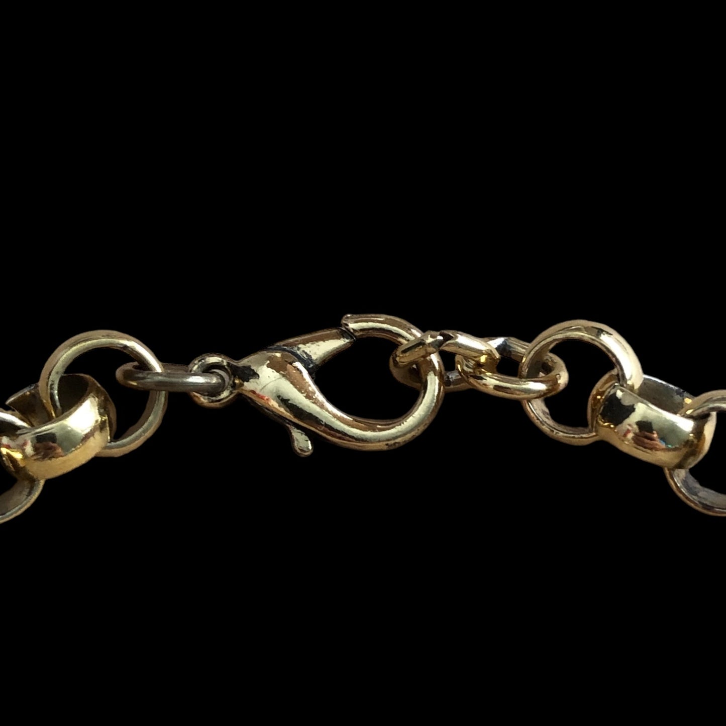 Necklace signed "Guy Laroche"