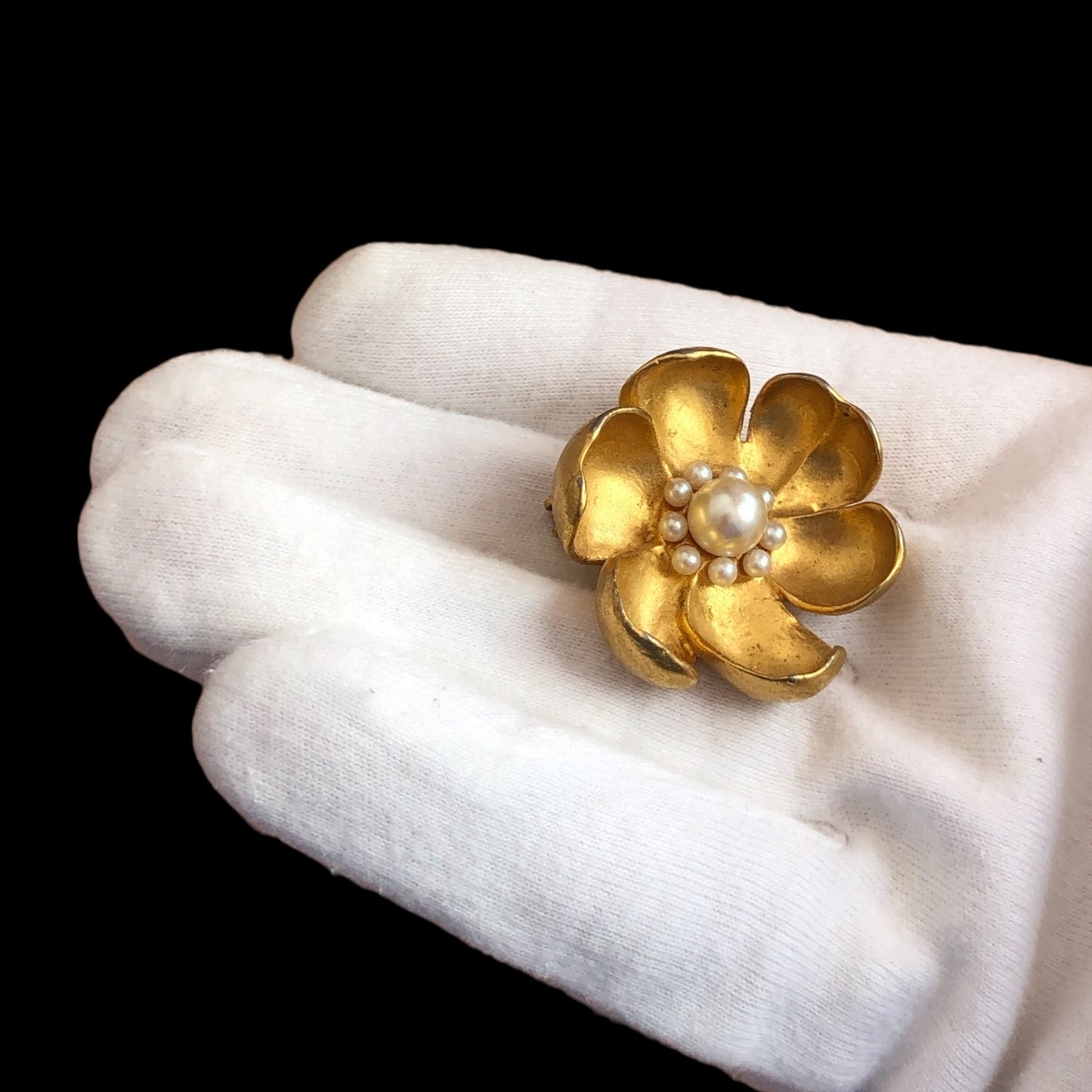 Brooch signed "Kenzo"