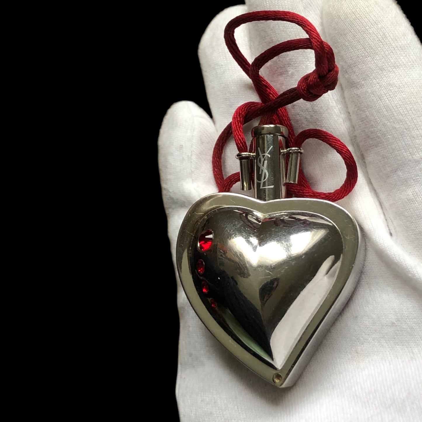 Pendant signed “Yves Saint Laurent”