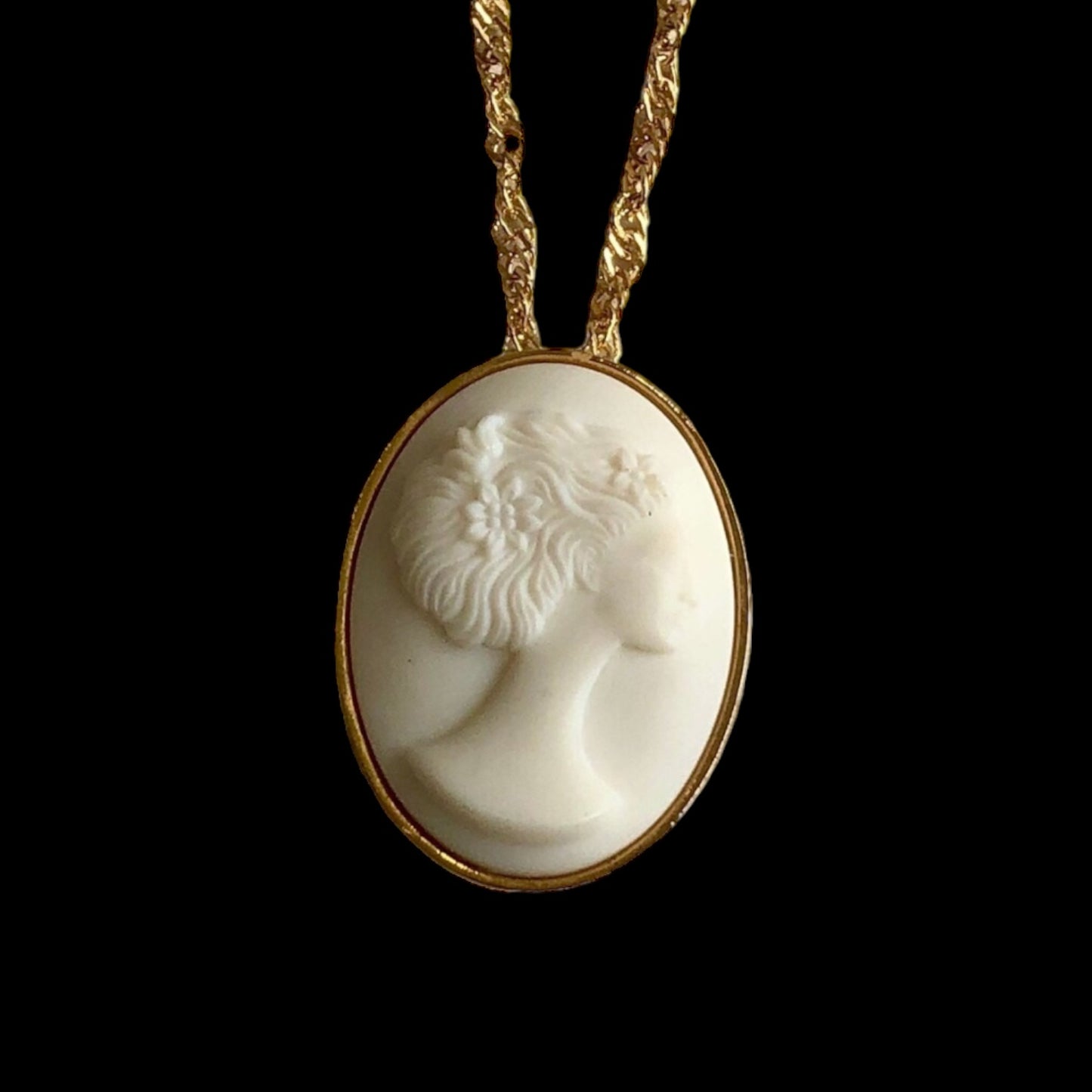 Necklace signed Nina Ricci