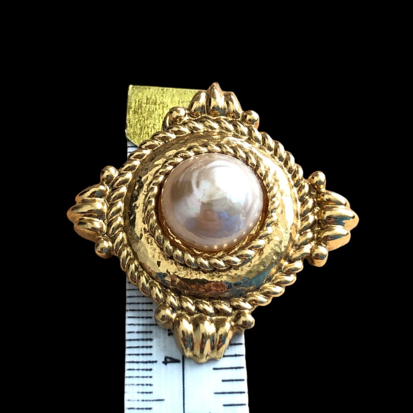 Pendant unsigned "Yves Saint Laurent"
