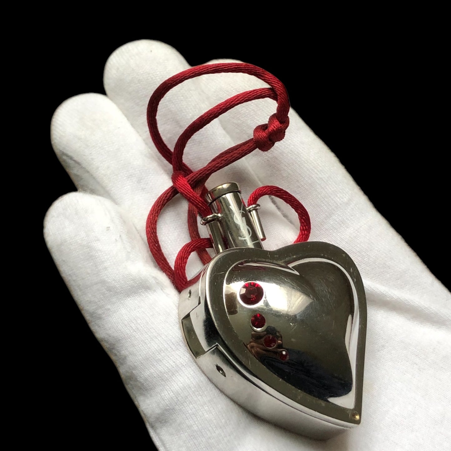 Pendant signed “Yves Saint Laurent”