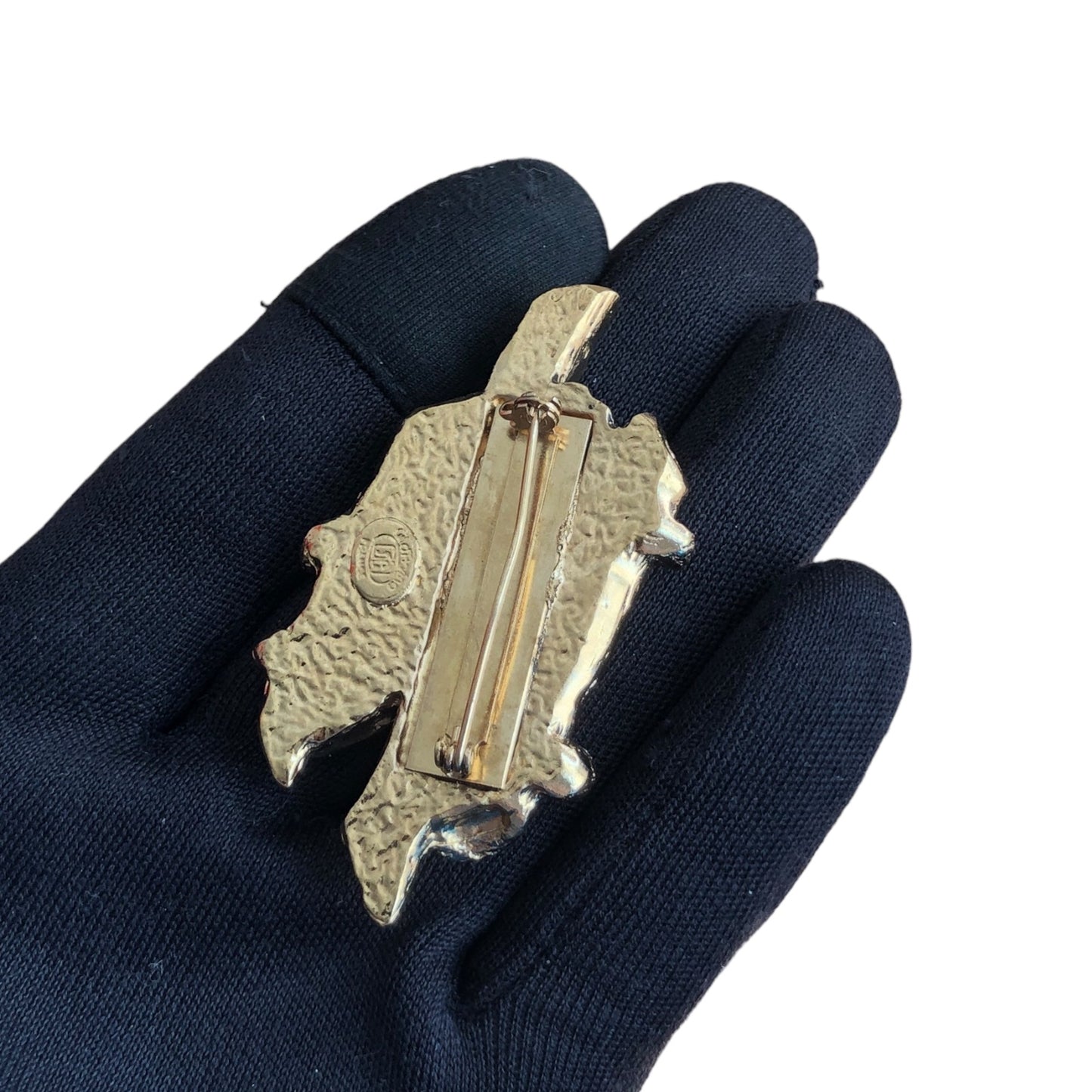 Brooch signed "Gil d’Agena"