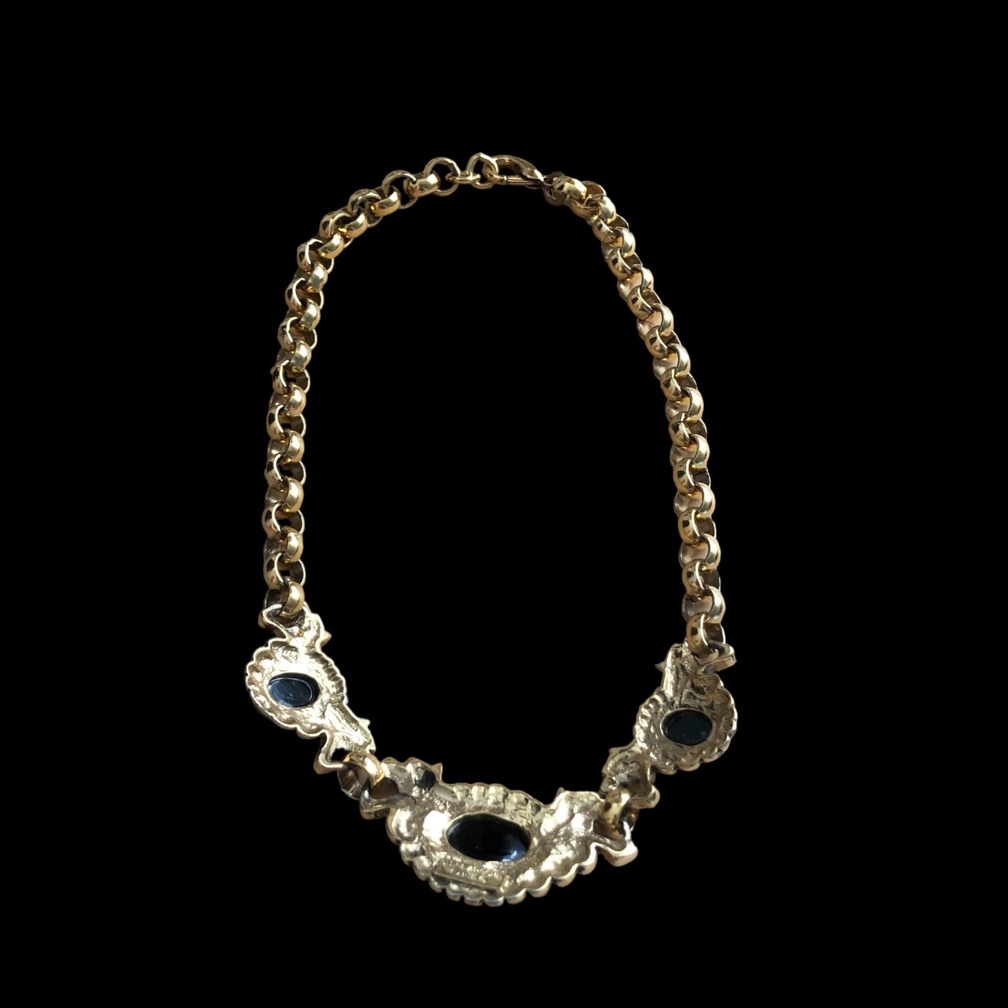 Necklace signed "Guy Laroche"