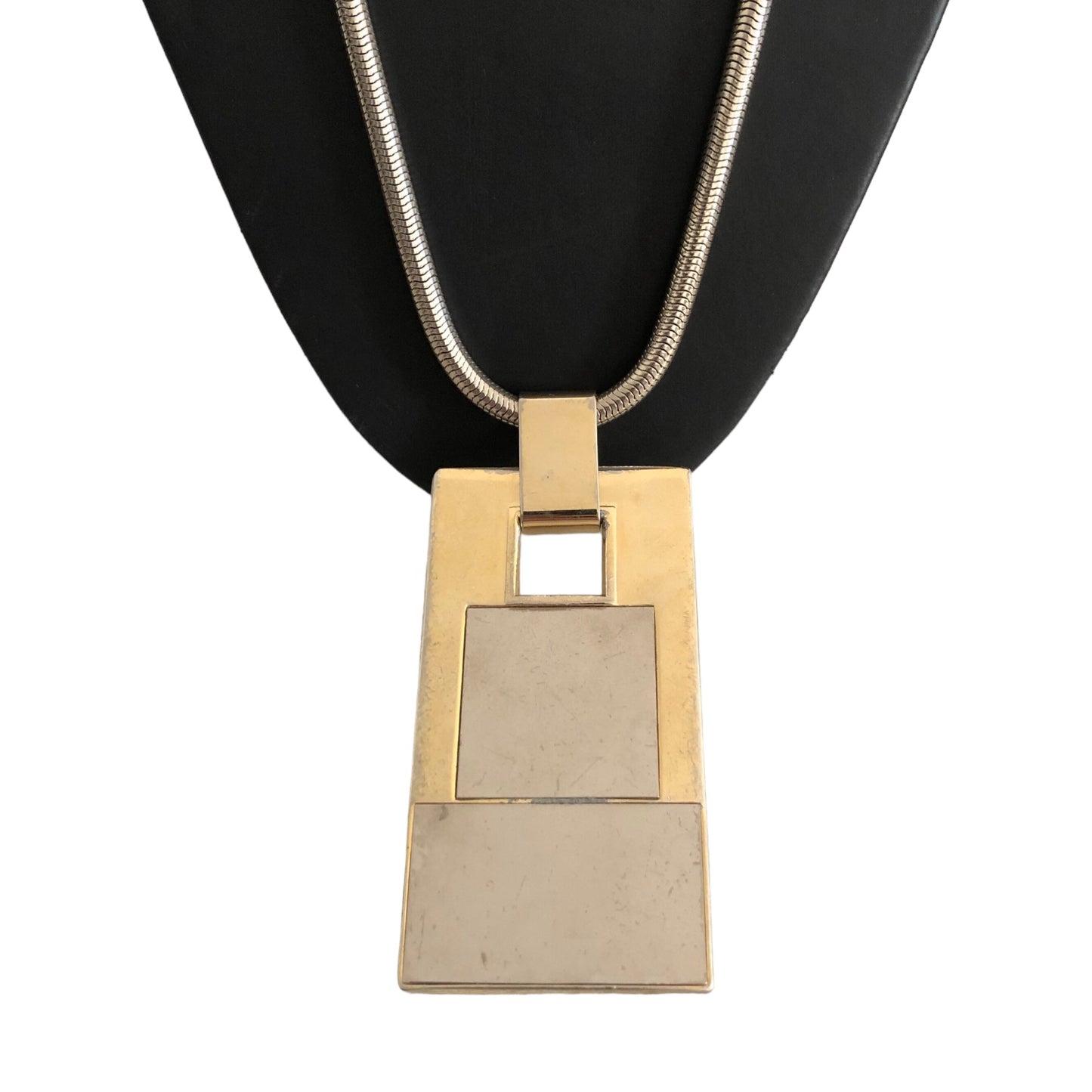 Necklace signed "Lanvin Paris"