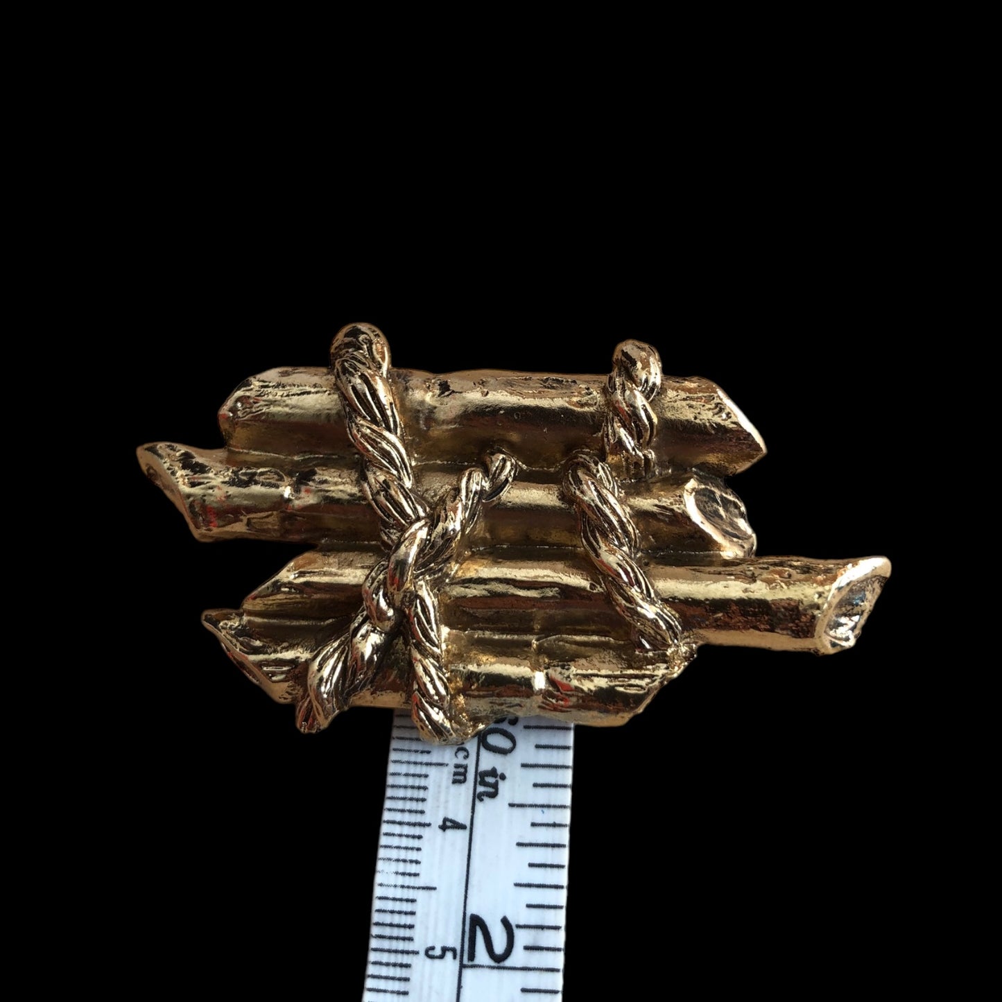 Brooch signed "Gil d’Agena"