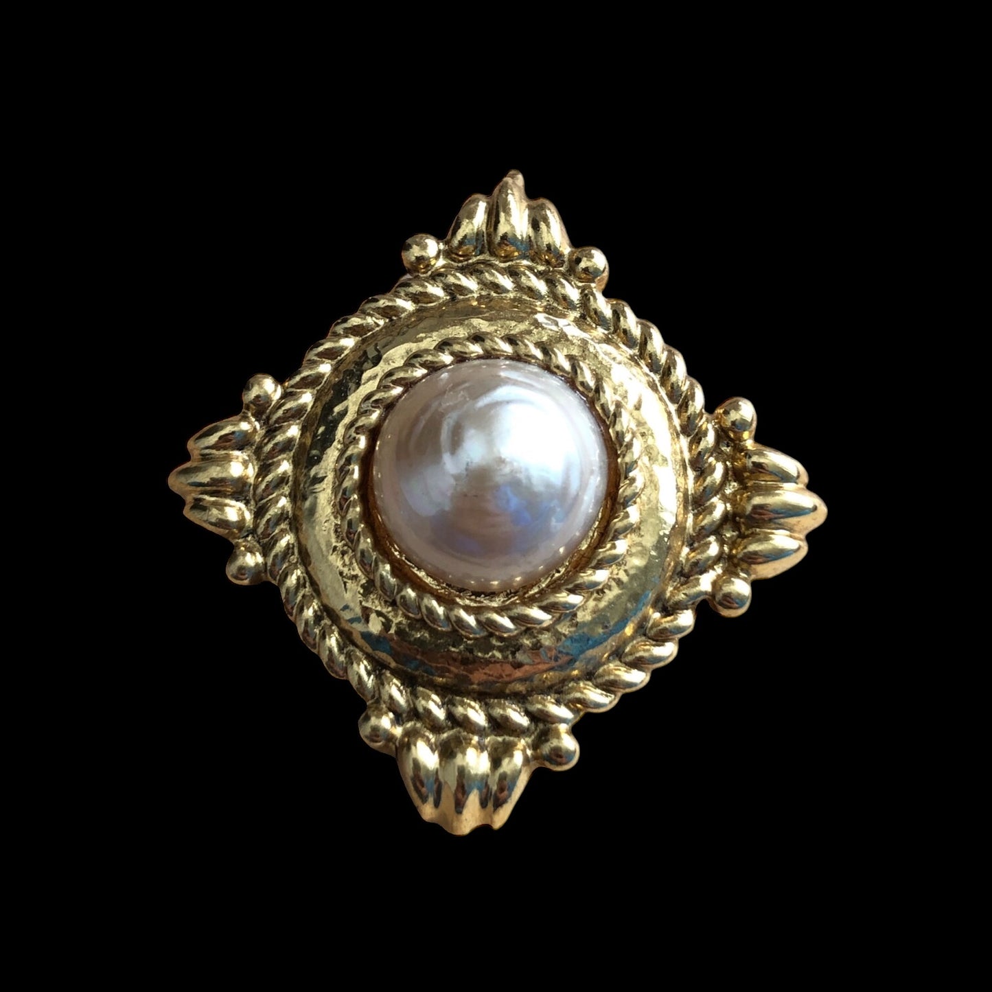 Pendant unsigned "Yves Saint Laurent"