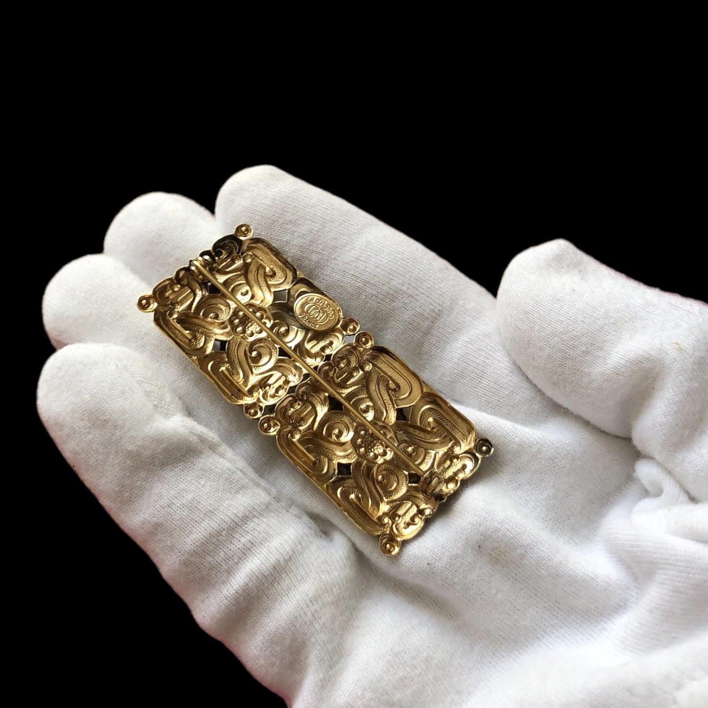 Brooch signed "Gil d’Agena"
