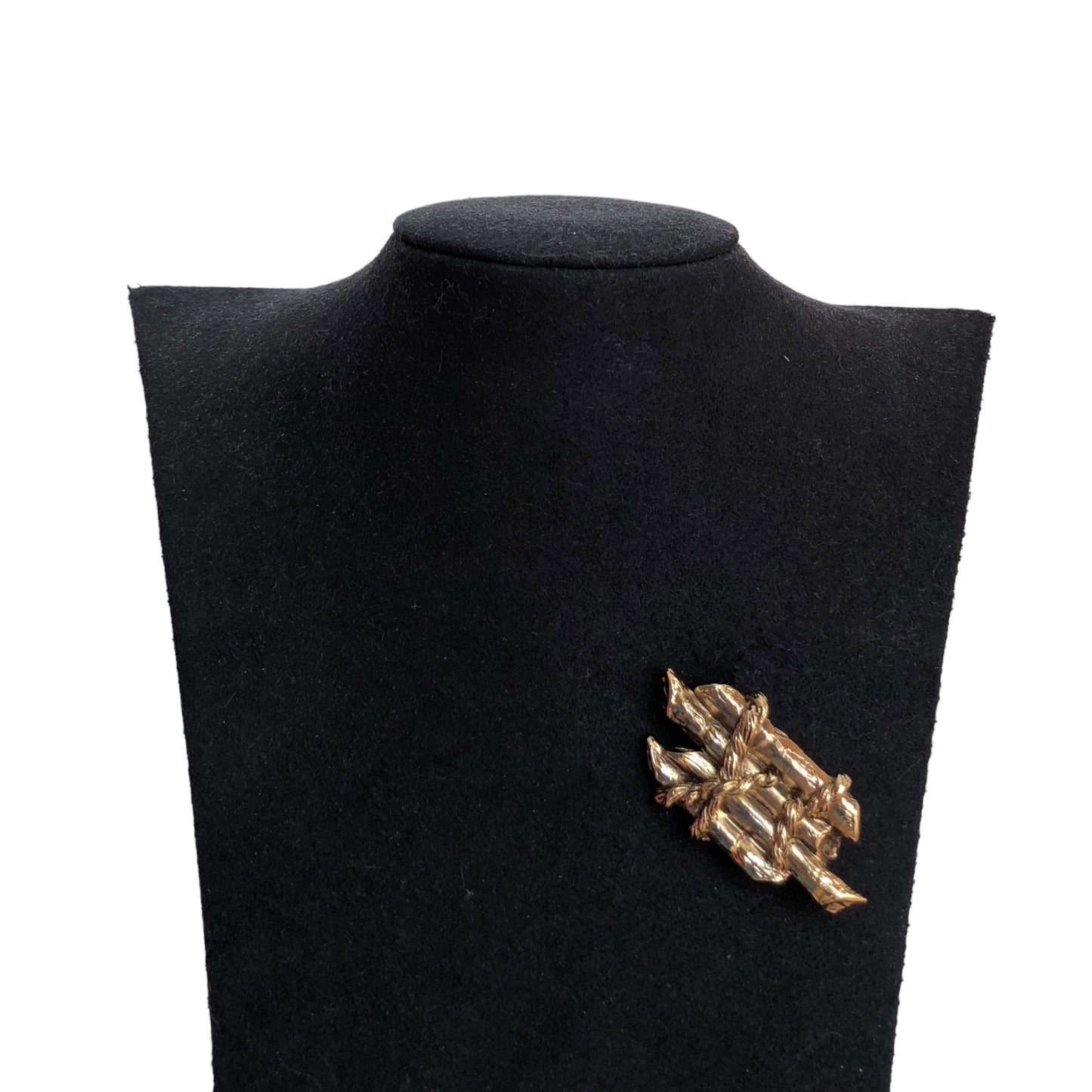 Brooch signed "Gil d’Agena"