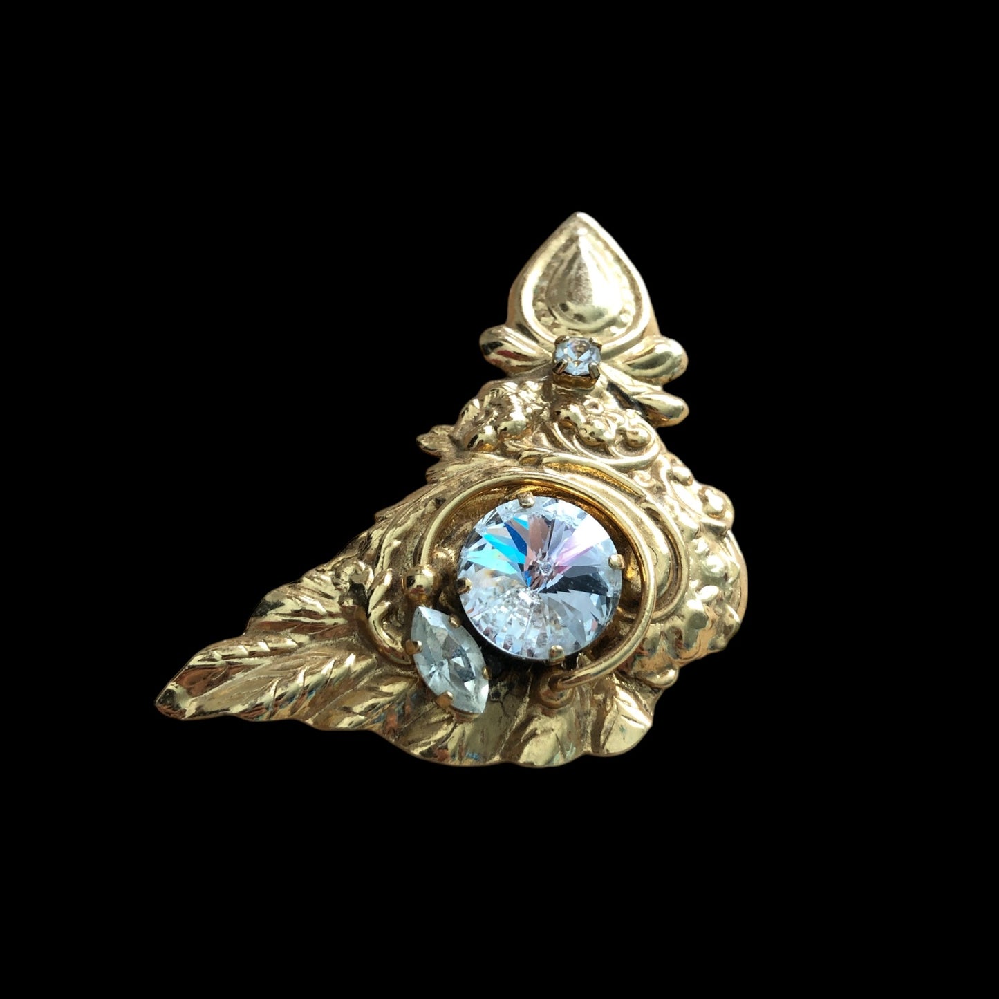 Brooch signed "Mony Art"