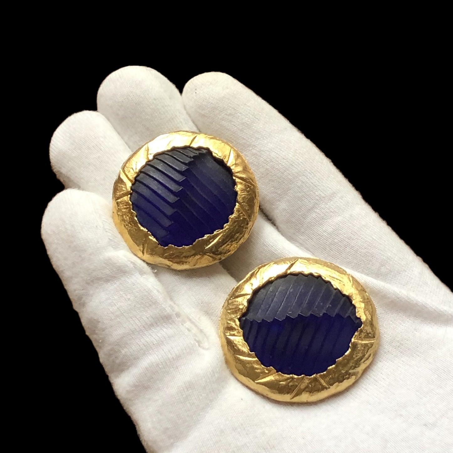 Clip earrings signed “Claude Montana”
