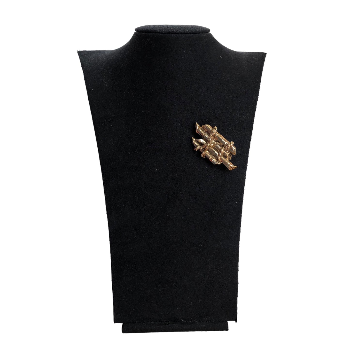 Brooch signed "Gil d’Agena"