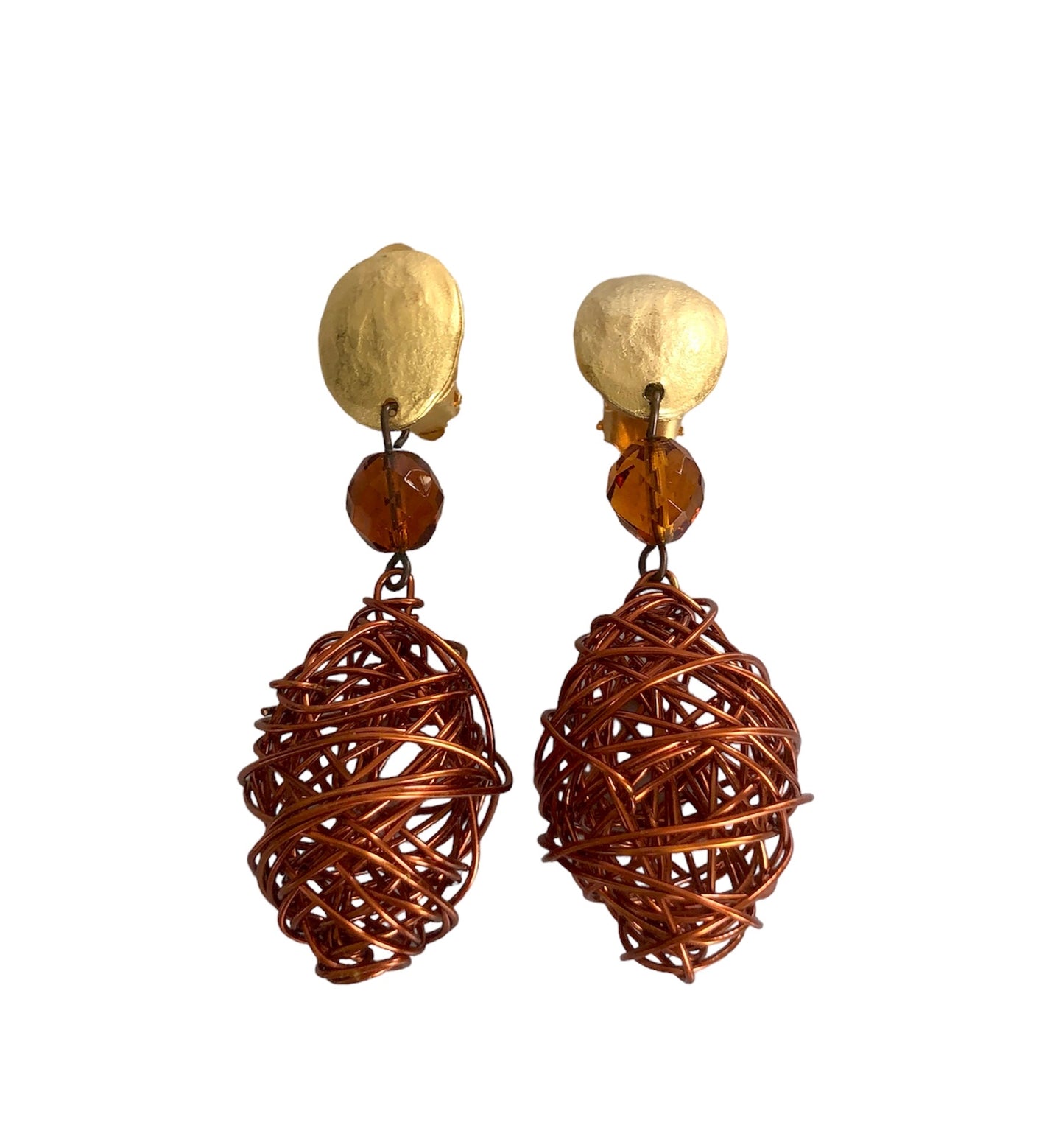 Clip earrings signed "Musée des arts décoratifs"
