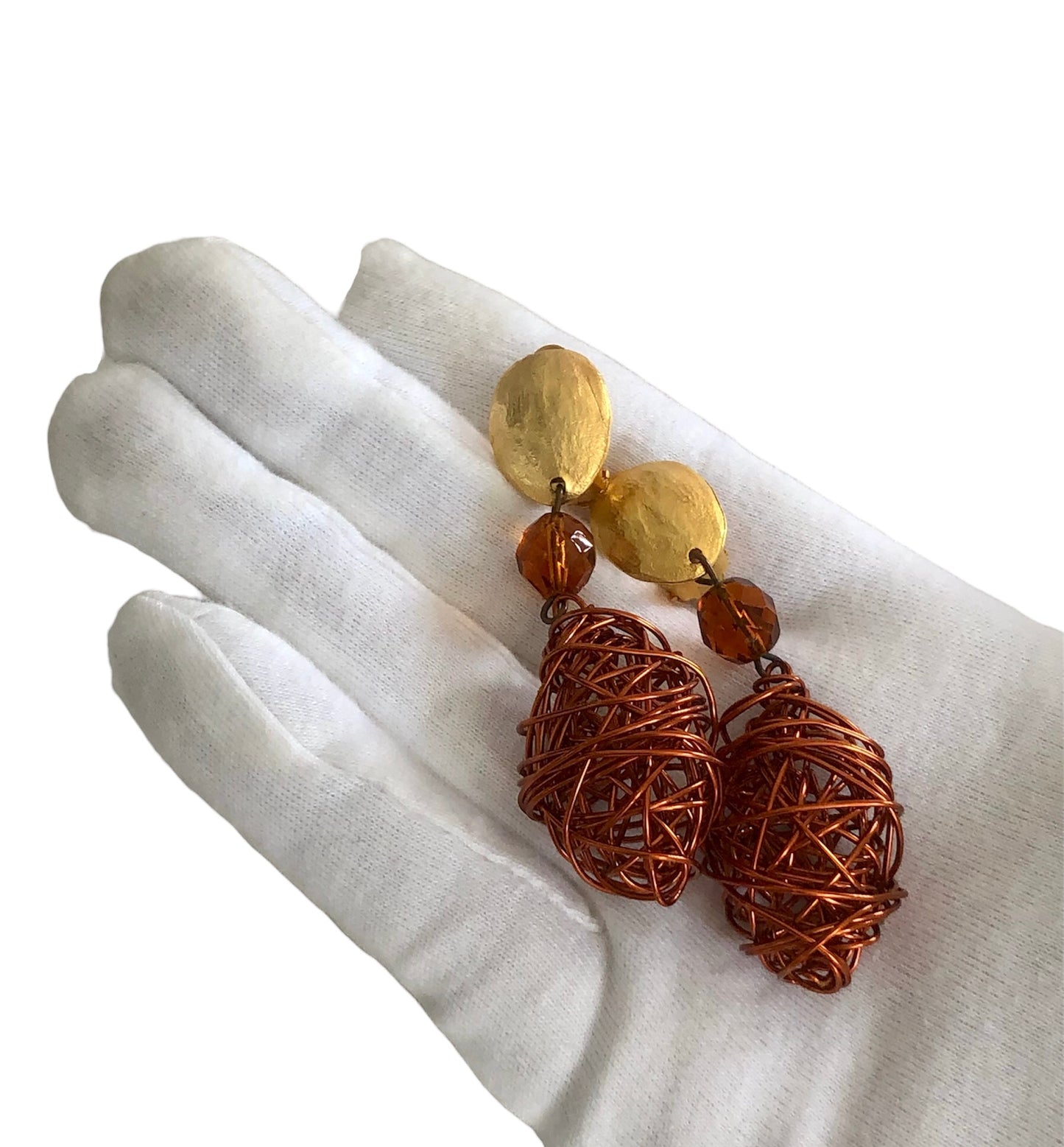 Clip earrings signed "Musée des arts décoratifs"