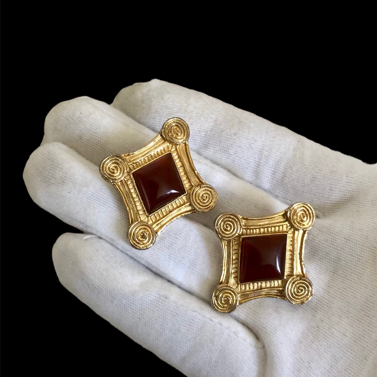 Clip earrings signed "Vendôme"