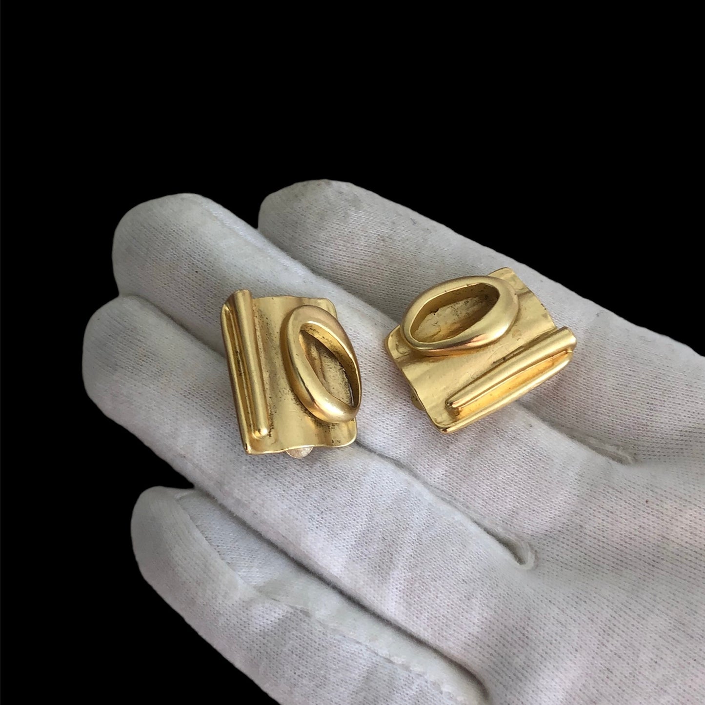 Clip earrings signed "Dolce Vita"