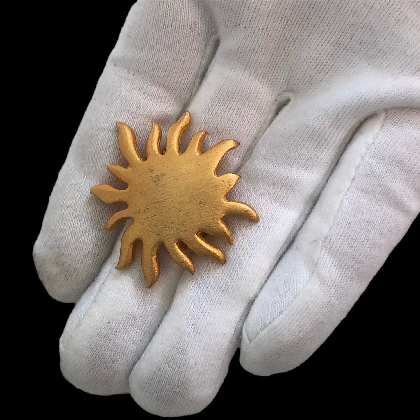 Brooch signed "L'Oréal"