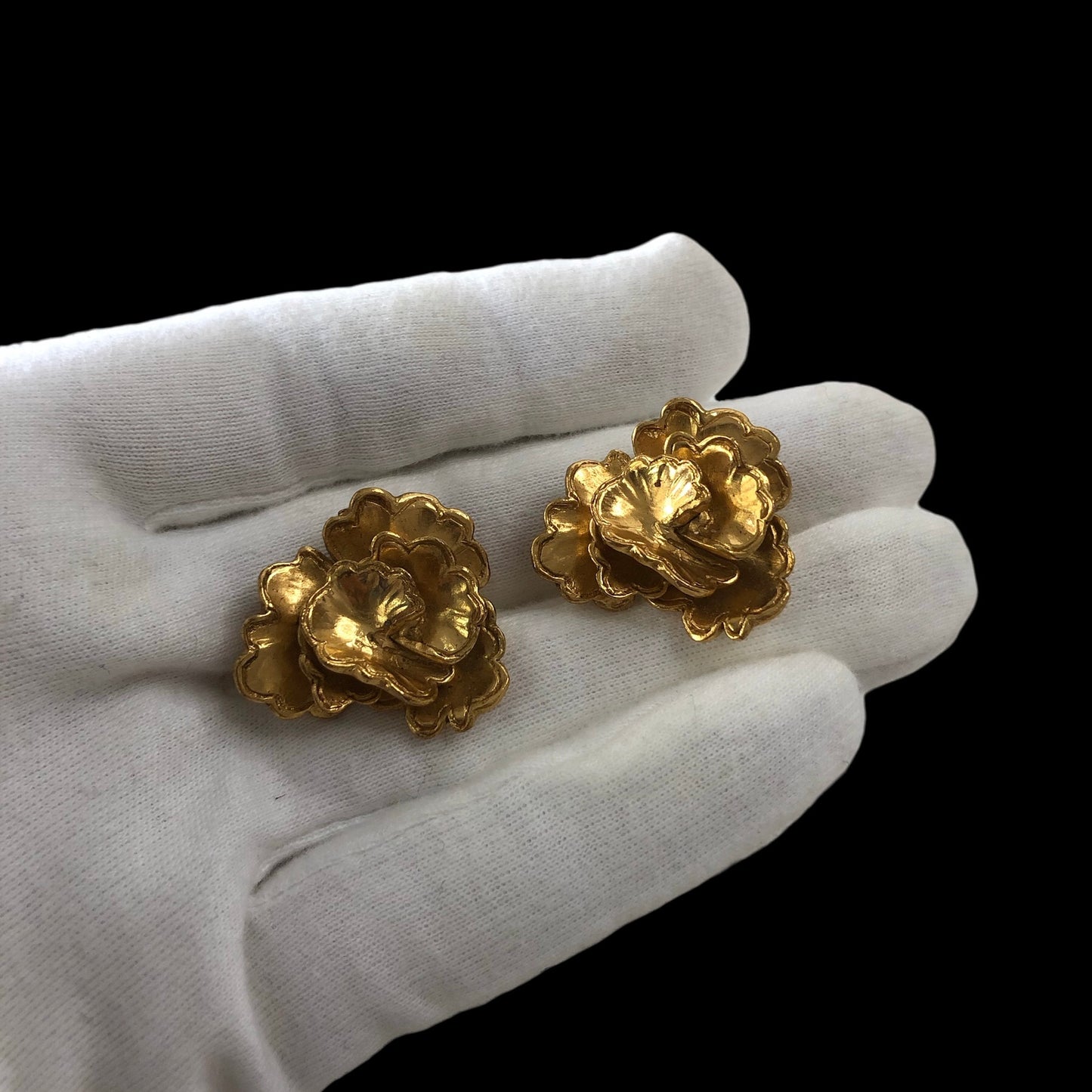 Clip earrings signed "Kenzo Paris"