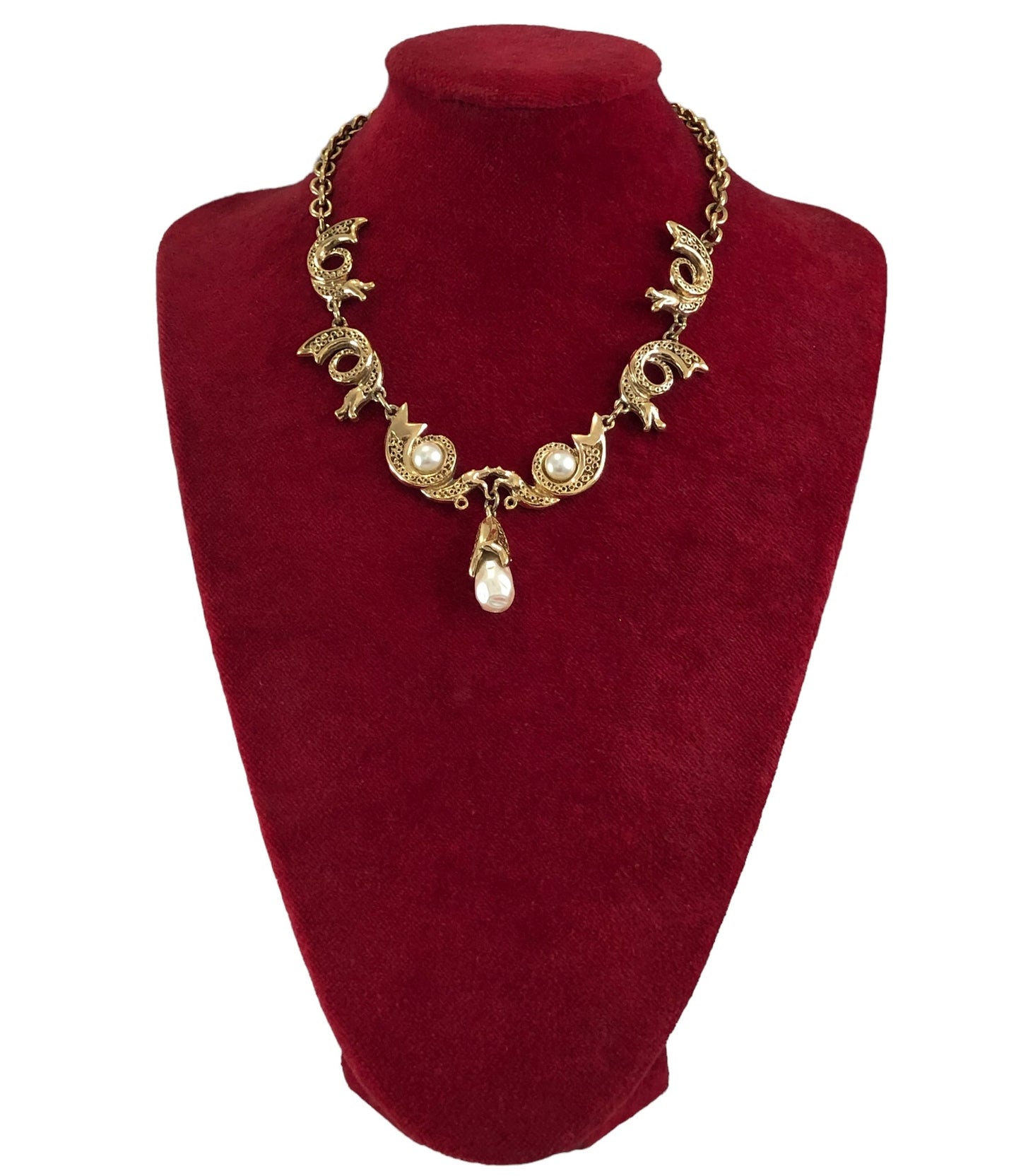 Necklace signed "Guy Laroche"