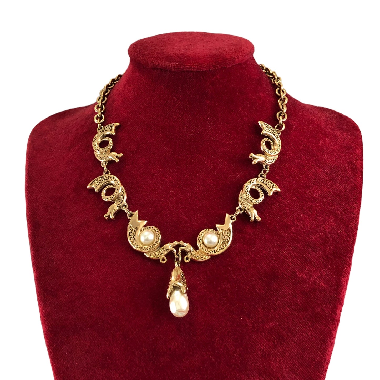 Necklace signed "Guy Laroche"