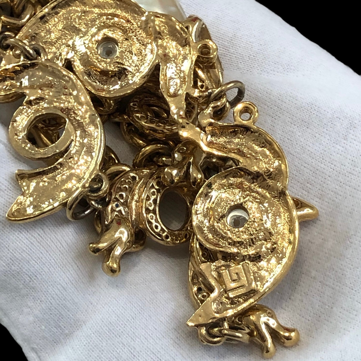 Necklace signed "Guy Laroche"