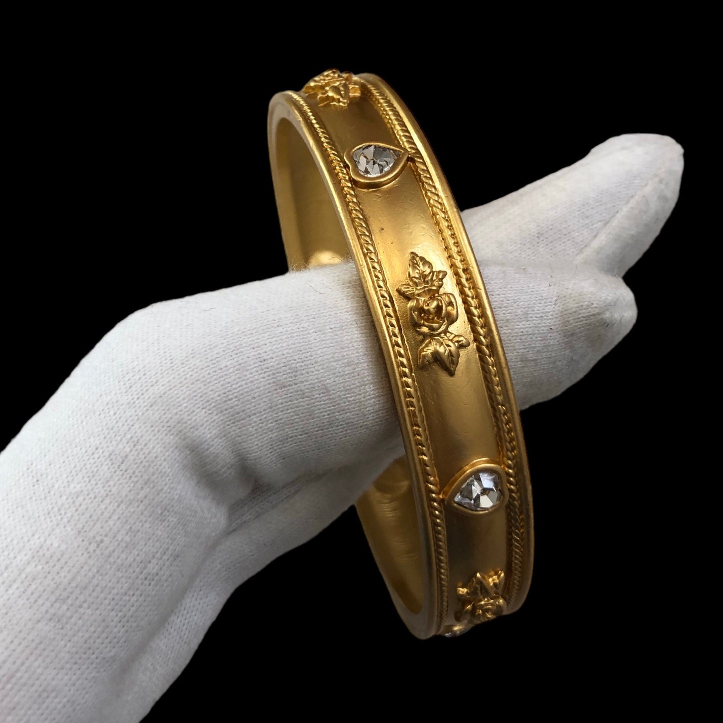 Bracelet signed "Elizabeth Taylor"