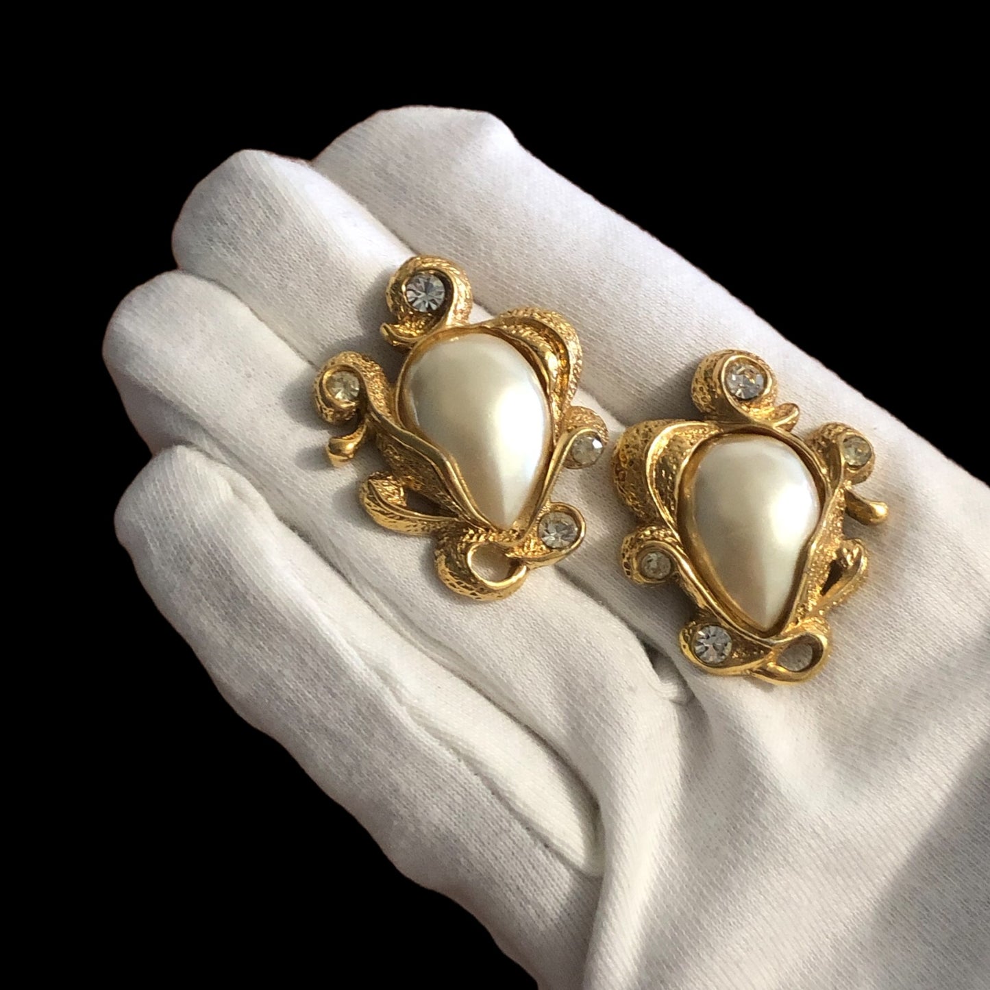 Clip earrings signed “Guy Laroche”