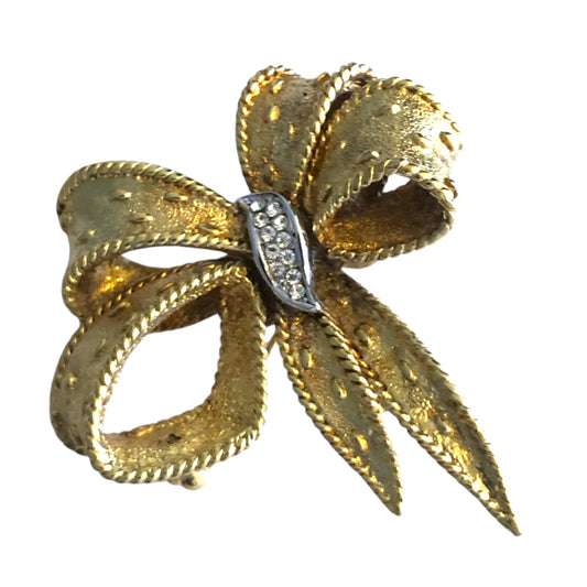 Brooch signed “Carven”