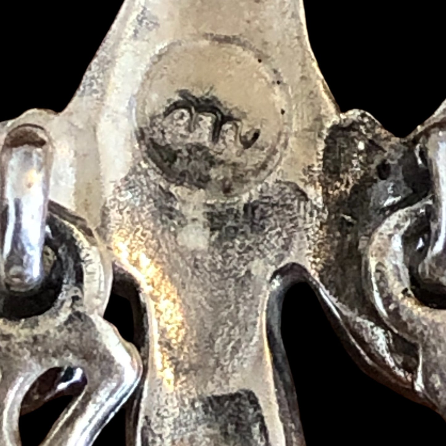 Brooch signed “musée des arts décoratifs”