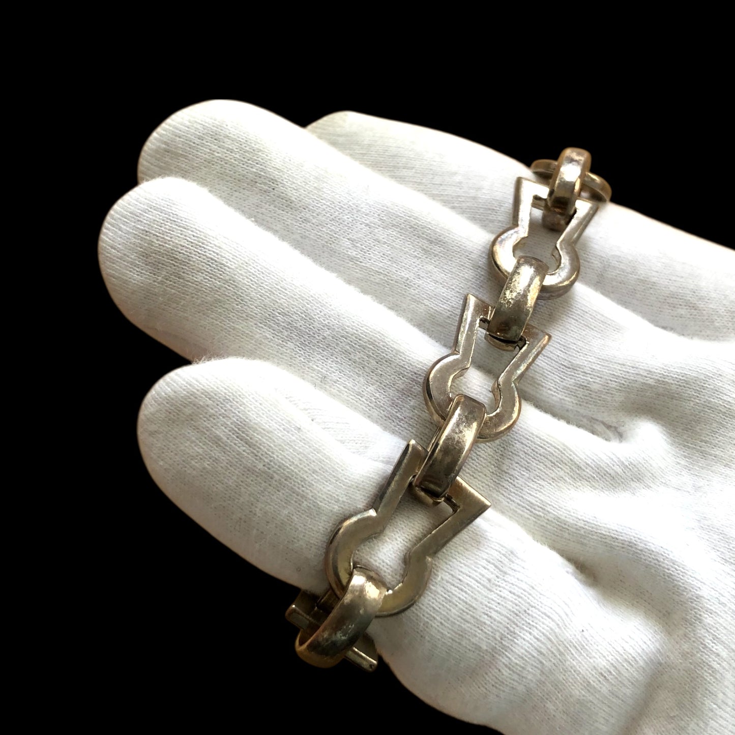 Bracelet signed “Yves Saint Laurent”