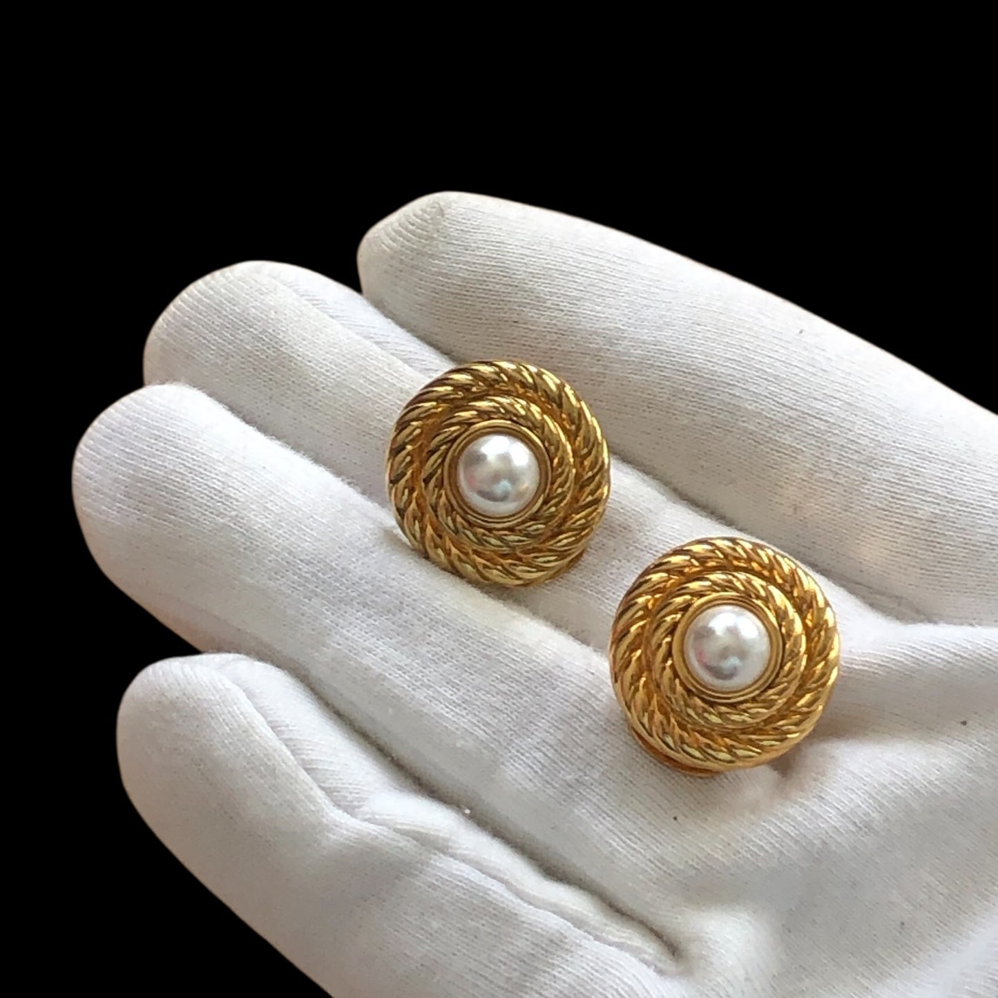 Clip earrings signed “Lanvin”