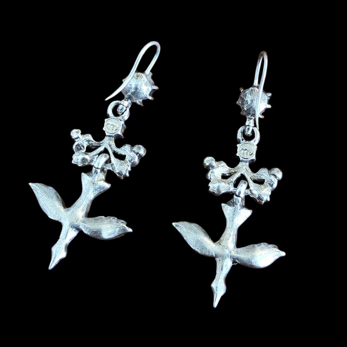 Earrings signed “musée des arts décoratif”
