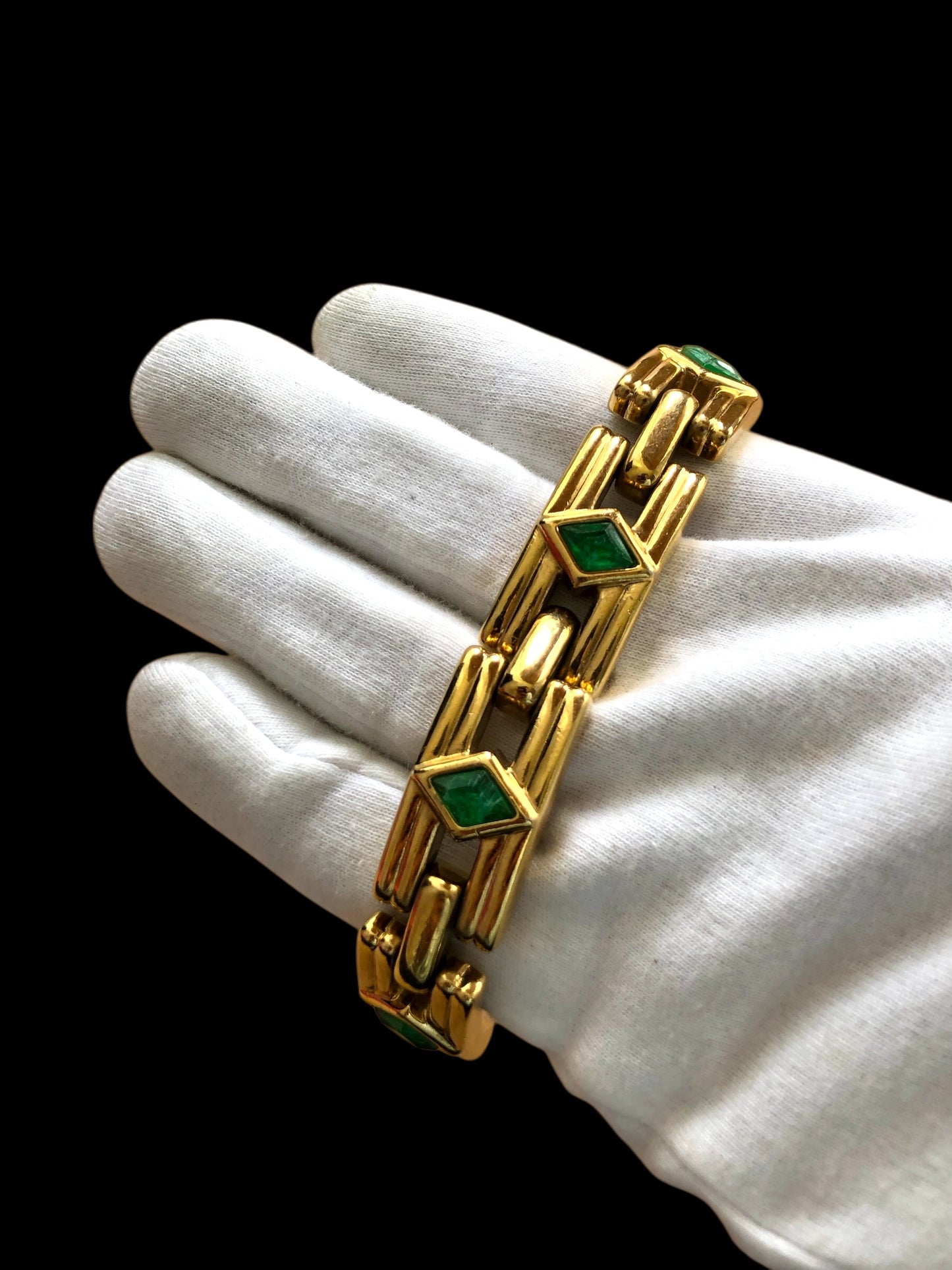 Bracelet signed “Guy Laroche”