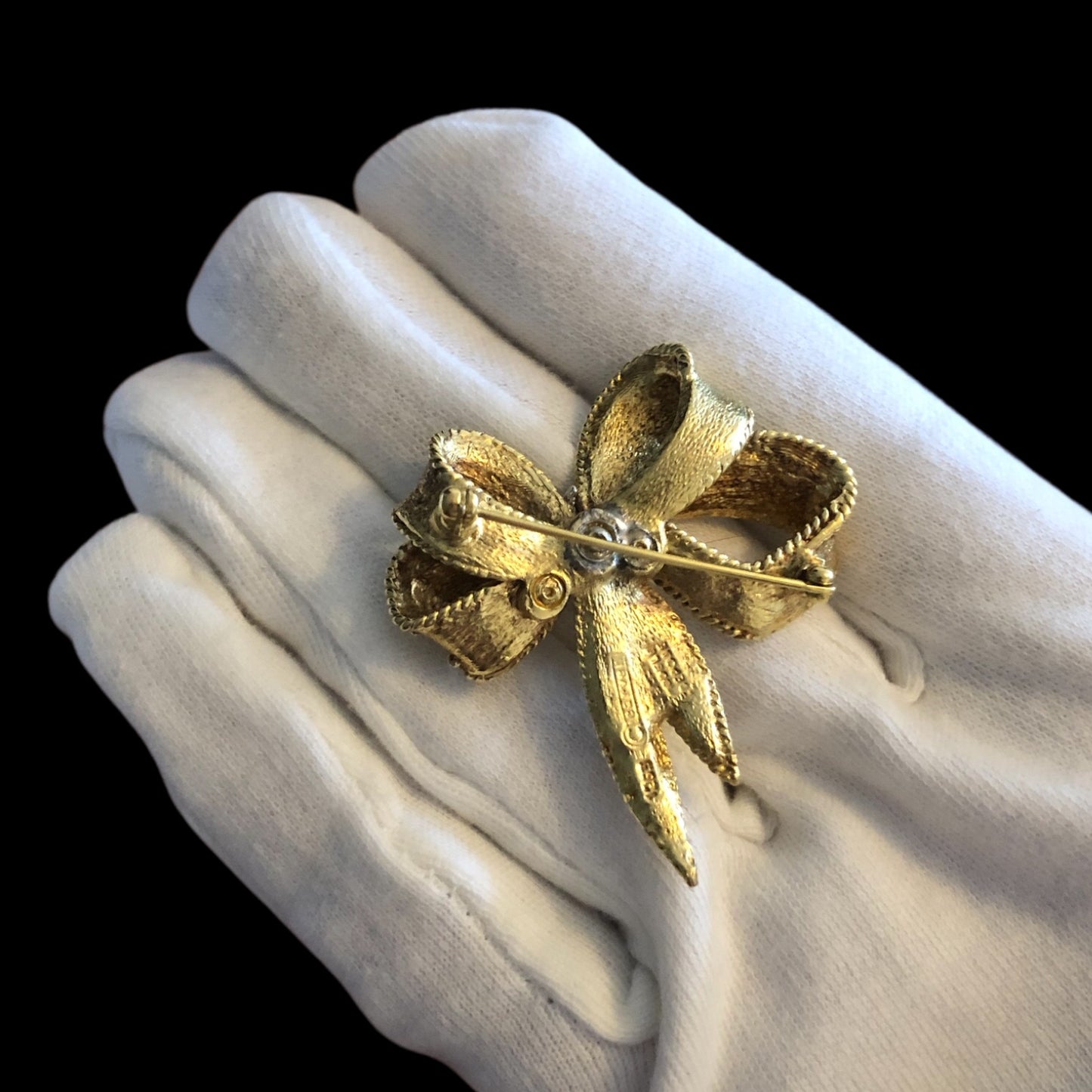 Brooch signed “Carven”