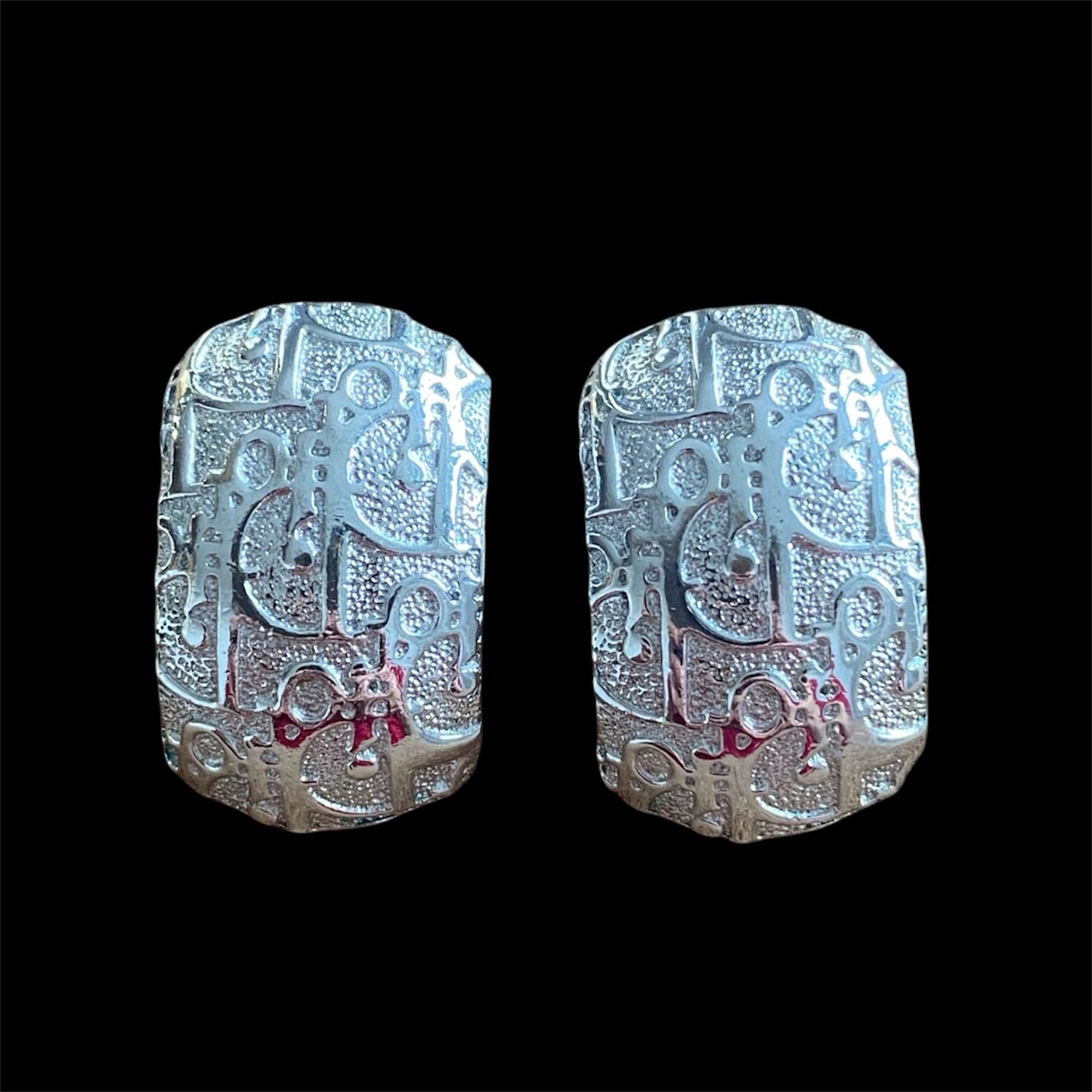Clip earring signed “Christian Dior”
