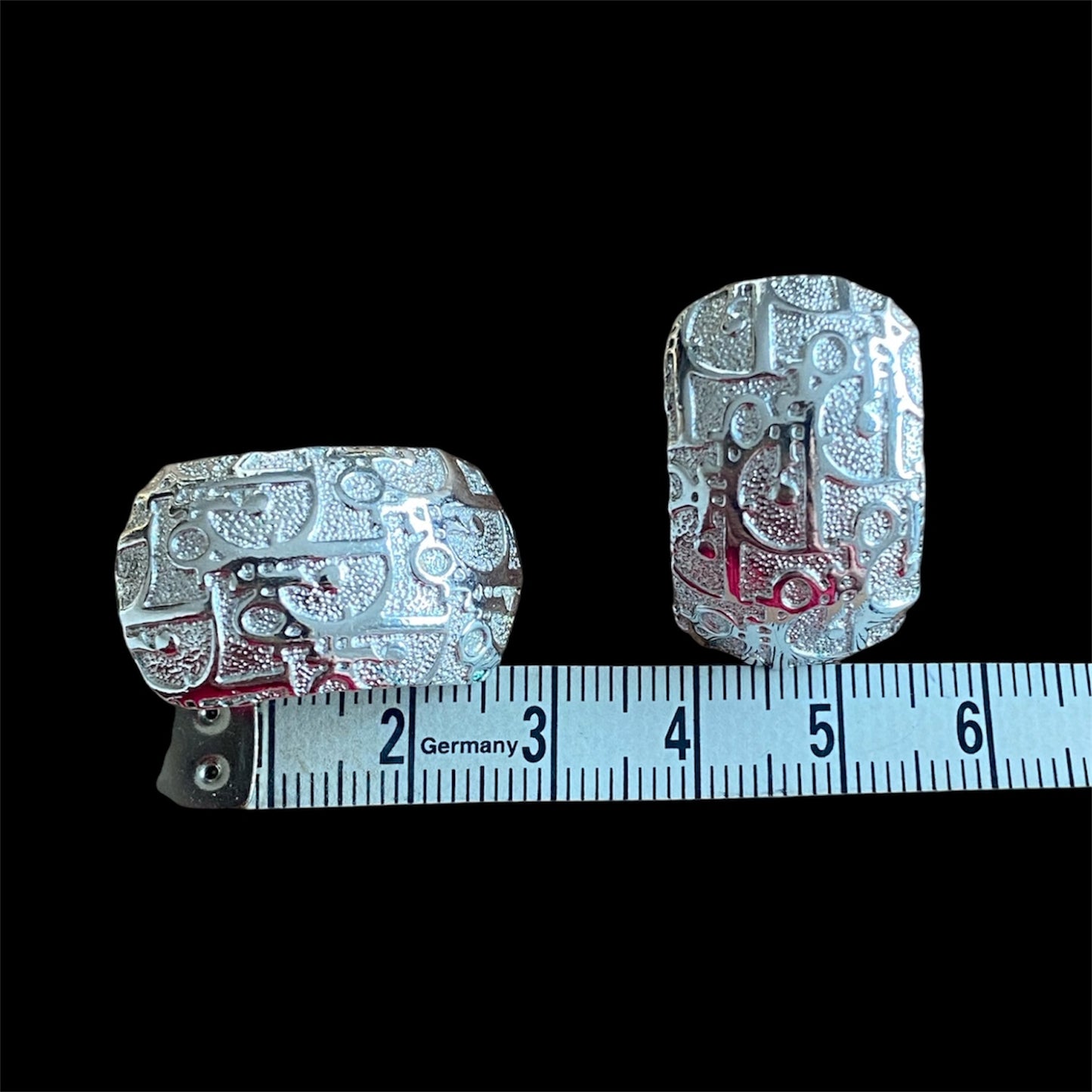 Clip earring signed “Christian Dior”