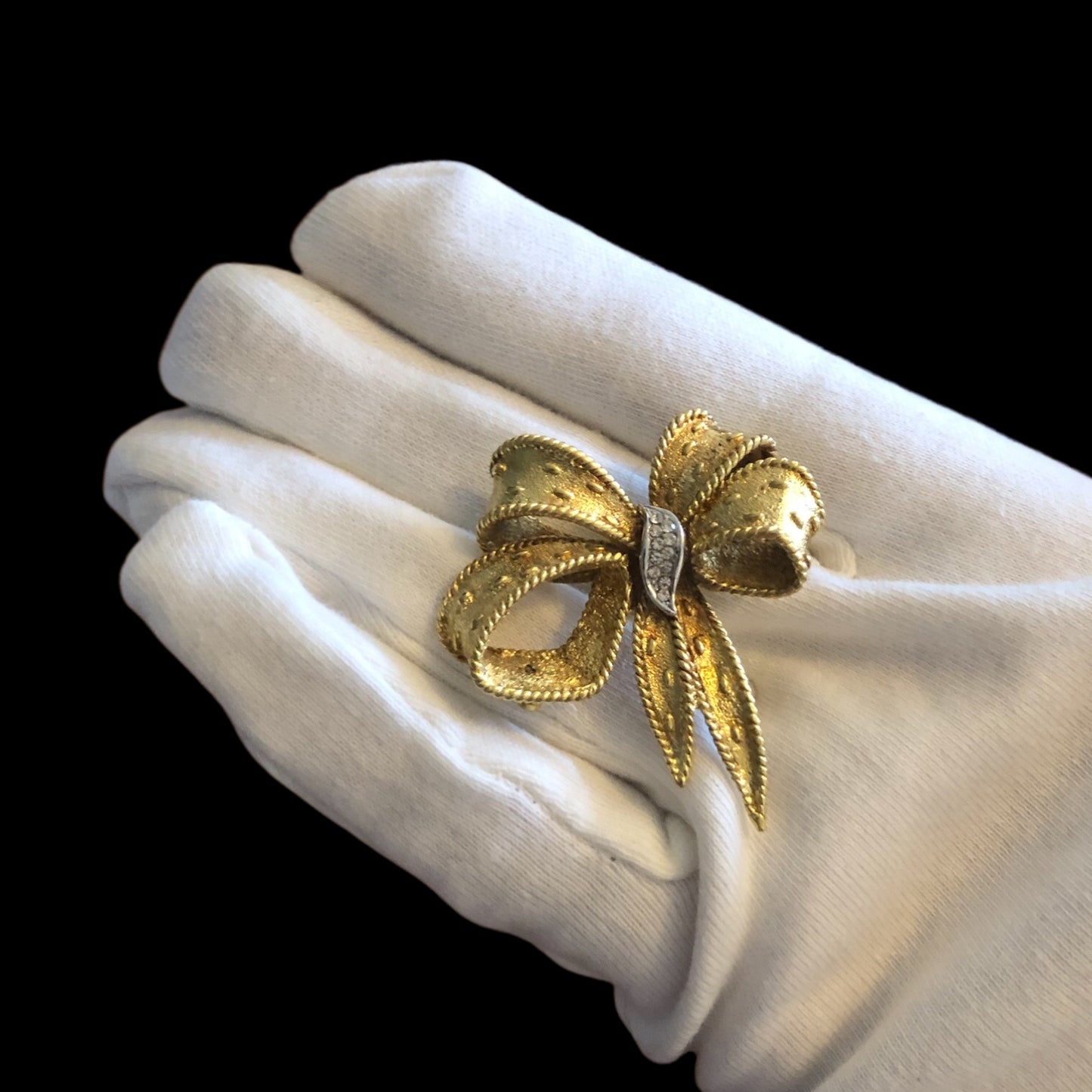 Brooch signed “Carven”