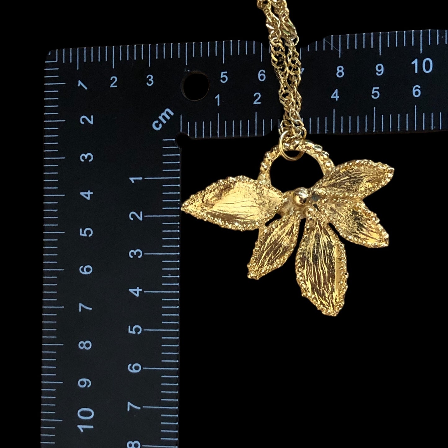 Pendant signed “Yves Saint Laurent”